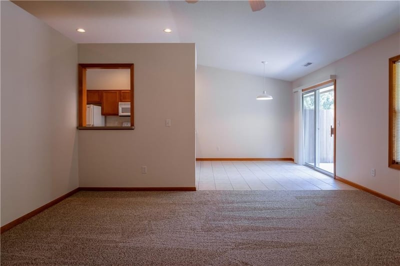 4006 Mistletoe Ct, Lawrence, KS 66047