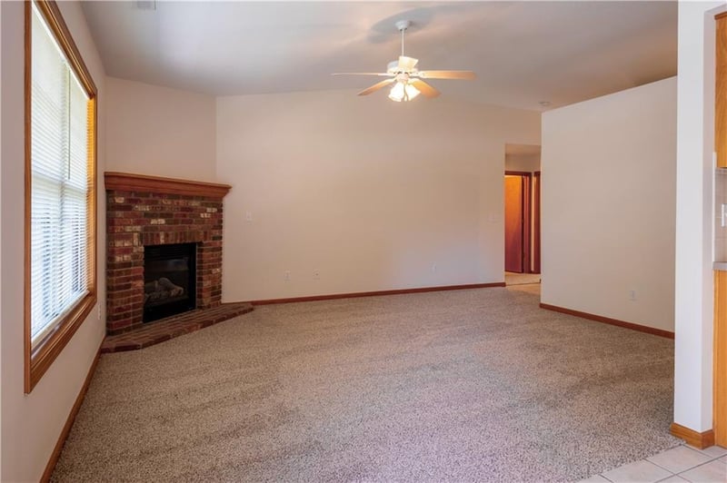 4006 Mistletoe Ct, Lawrence, KS 66047