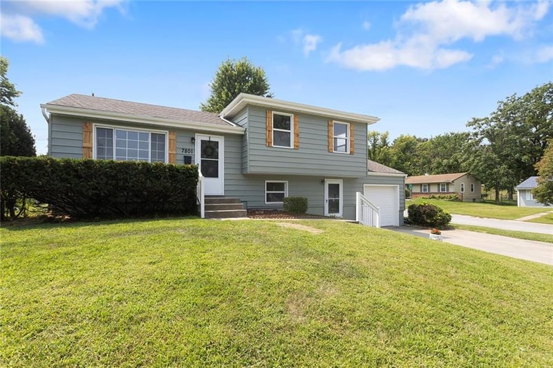 7801 San Rafael Dr, Kansas City, MO 64119