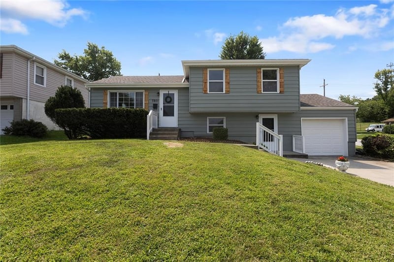 7801 San Rafael Dr, Kansas City, MO 64119