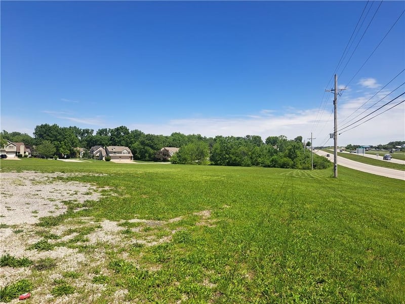 1200 Vista Dr, Lee's Summit, MO 64063