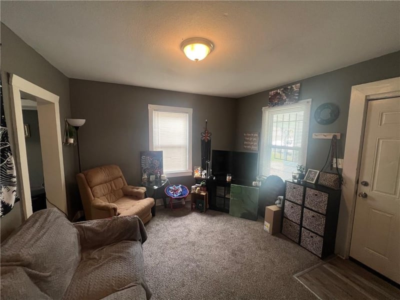 2905 E 61st St, Kansas City, MO 64130