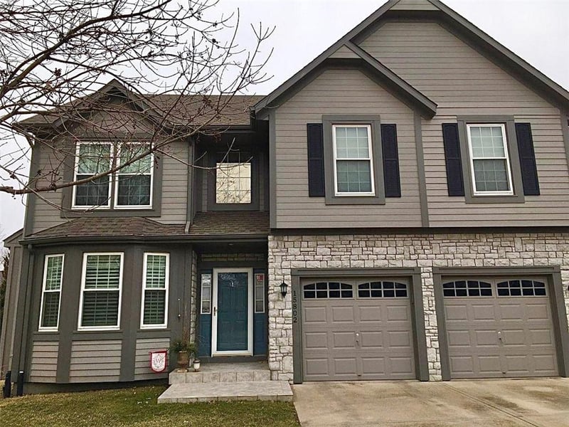 15802 Lindenwood Dr, Olathe, KS 66062