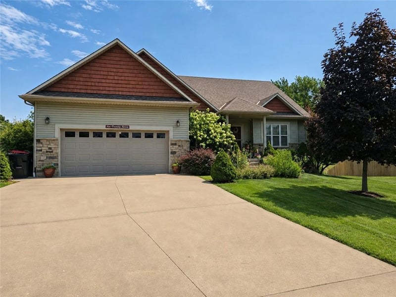 627 Oakmont Dr, Warrensburg, MO 64093