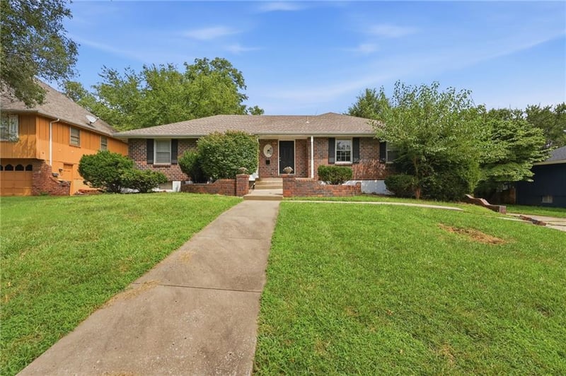 8705 Tennessee Ave, Raytown, MO 64138