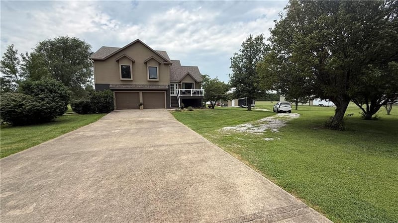 27520 Normandy Rd, Louisburg, KS 66053