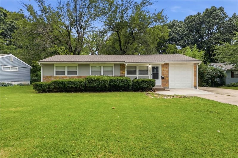 6108 Charlotte St, Kansas City, MO 64118