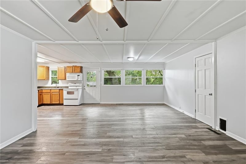 6108 Charlotte St, Kansas City, MO 64118