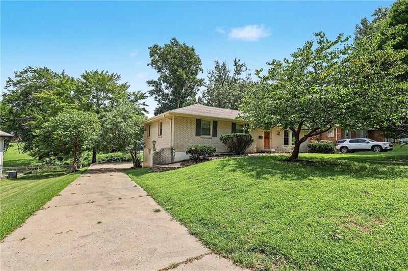 5609 Manning Ave, Raytown, MO 64133