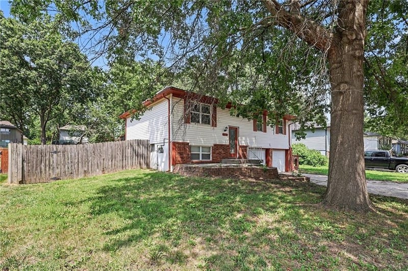 1110 R D Mize Rd, Grain Valley, MO 64029
