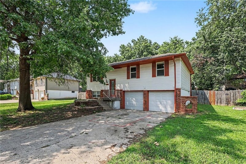 1110 R D Mize Rd, Grain Valley, MO 64029