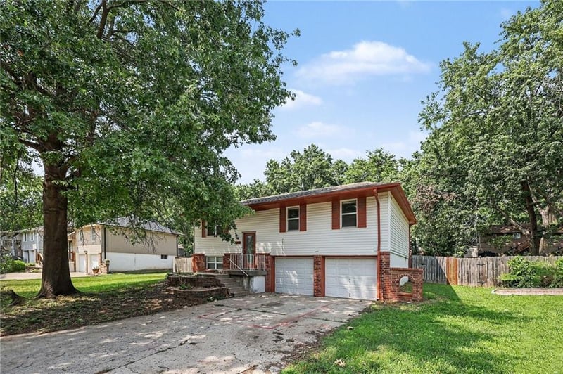 1110 R D Mize Rd, Grain Valley, MO 64029