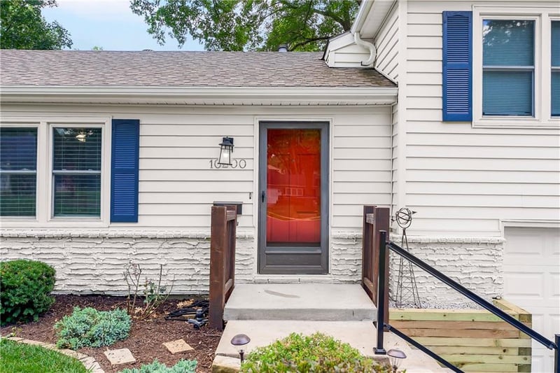 10200 Outlook Dr, Overland Park, KS 66207