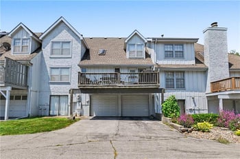 221 Woodbridge Ln, Kansas City, MO 64145