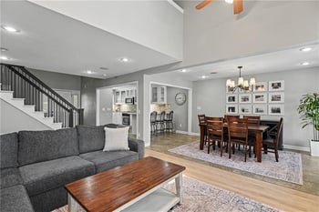 221 Woodbridge Ln, Kansas City, MO 64145