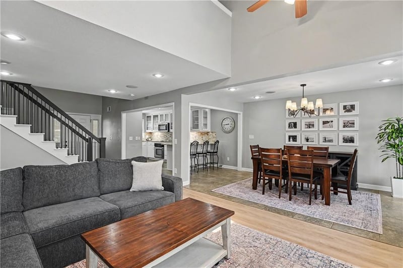 221 Woodbridge Ln, Kansas City, MO 64145
