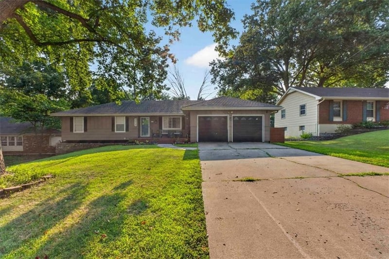 3908 Stayton Ave, Independence, MO 64055