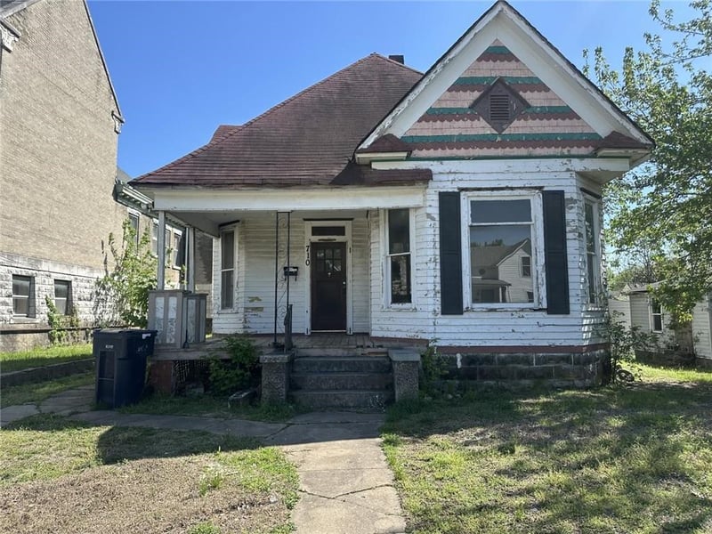710 2nd St, Webb City, MO 64870