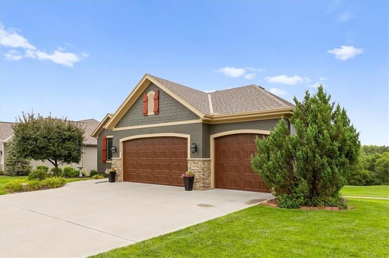 9949 Warwick St, Lenexa, KS 66220