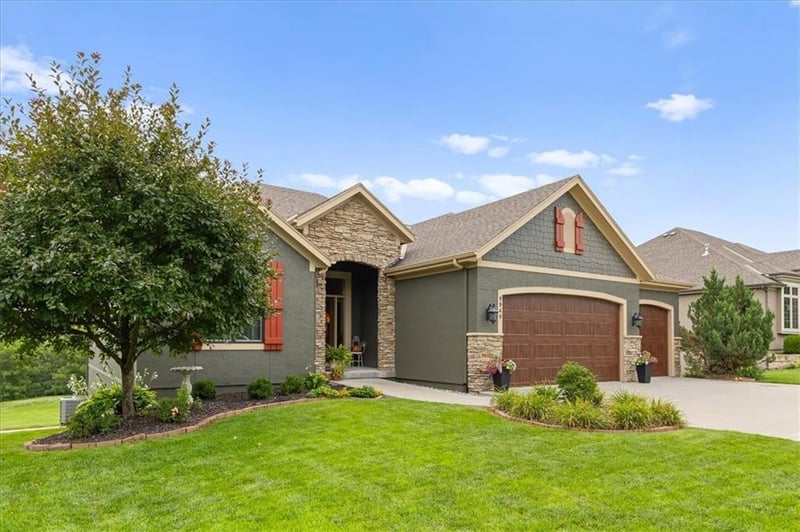 9949 Warwick St, Lenexa, KS 66220