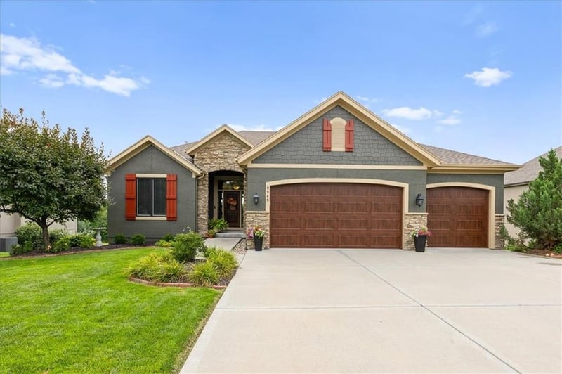 9949 Warwick St, Lenexa, KS 66220