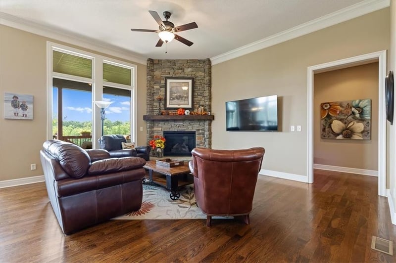 9949 Warwick St, Lenexa, KS 66220