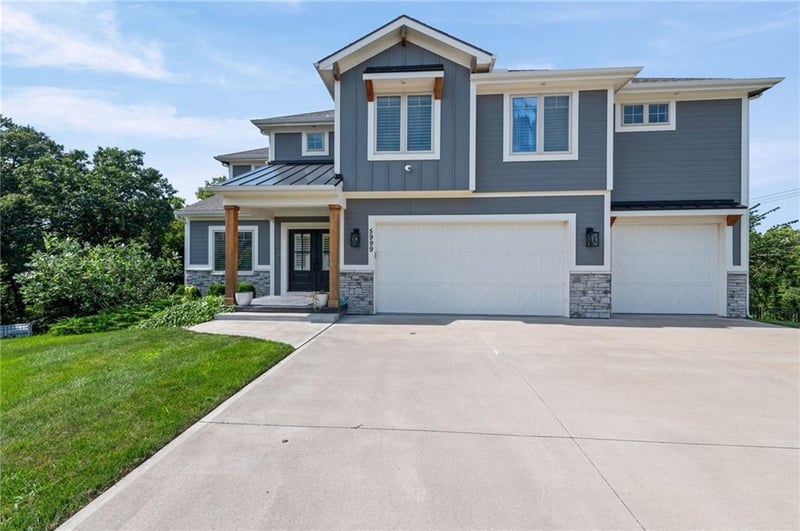 5999 N Oak Creek Ct, Parkville, MO 64152
