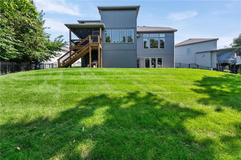 5999 N Oak Creek Ct, Parkville, MO 64152