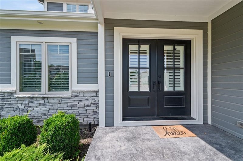 5999 N Oak Creek Ct, Parkville, MO 64152