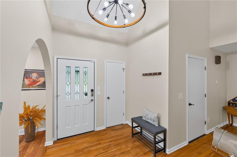 1120 82nd St, Kansas City, MO 64118