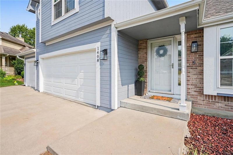 1408 196th Ct, Smithville, MO 64089