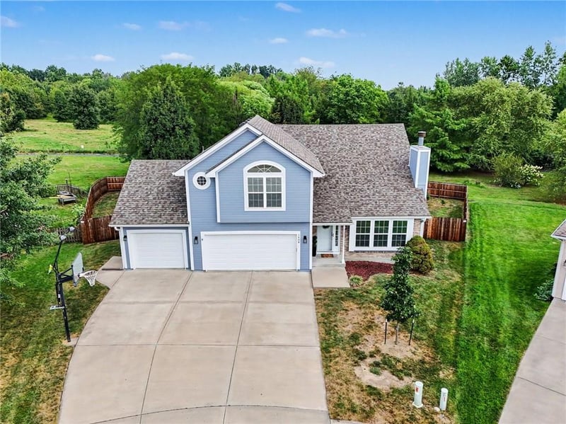 1408 196th Ct, Smithville, MO 64089
