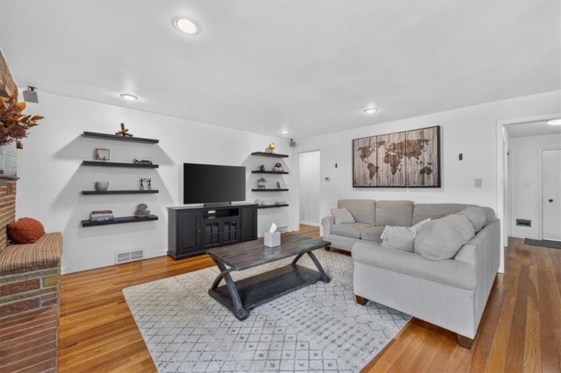 5714 77th Ter, Prairie Village, KS 66208