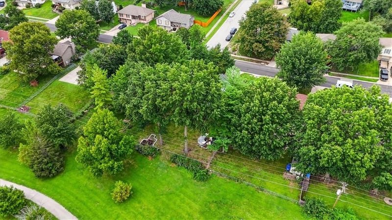 1027 Mulberry St, Lee's Summit, MO 64086