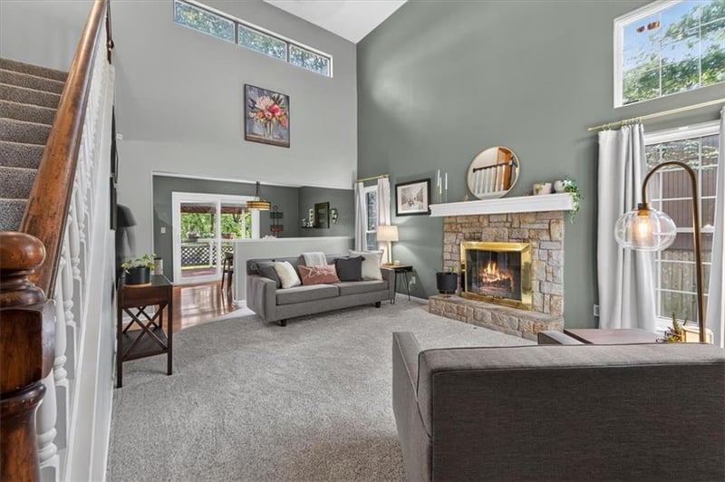 1027 Mulberry St, Lee's Summit, MO 64086