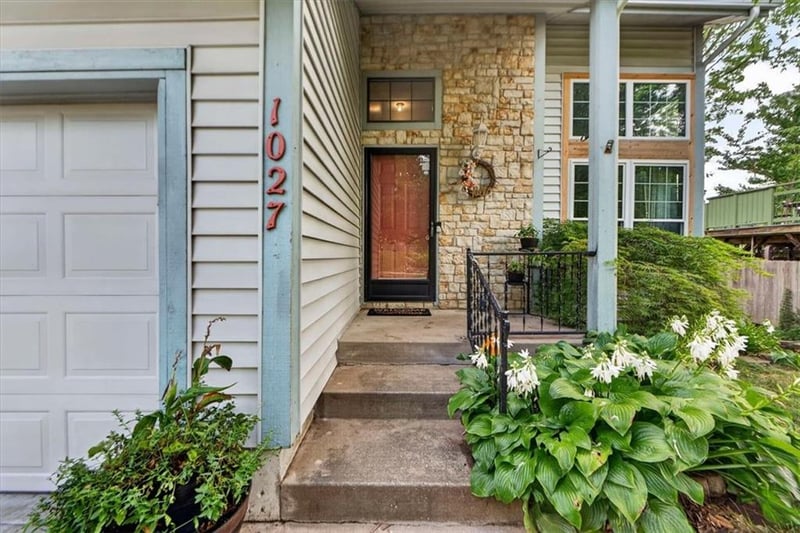 1027 Mulberry St, Lee's Summit, MO 64086