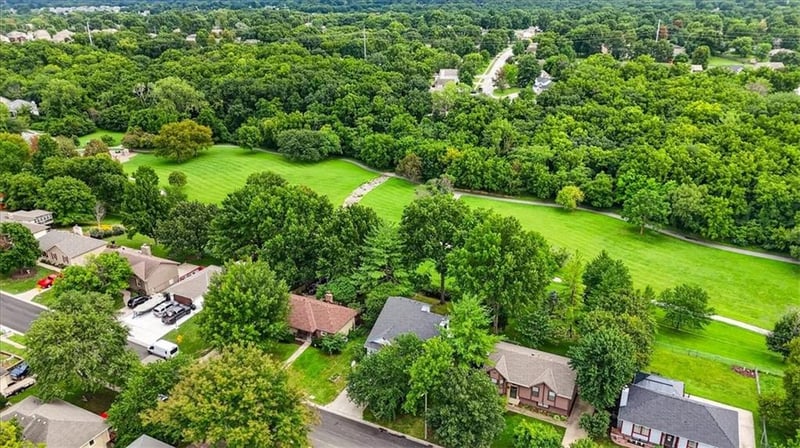 1027 Mulberry St, Lee's Summit, MO 64086