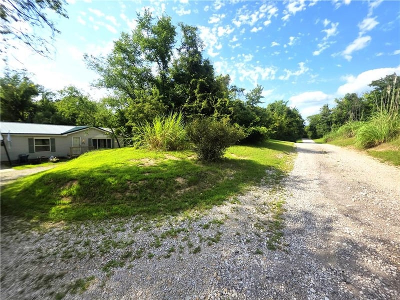 140 Tucker St, St Joseph, MO 64504