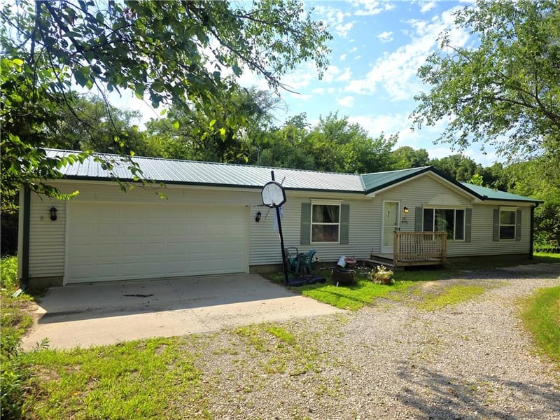 140 Tucker St, St Joseph, MO 64504