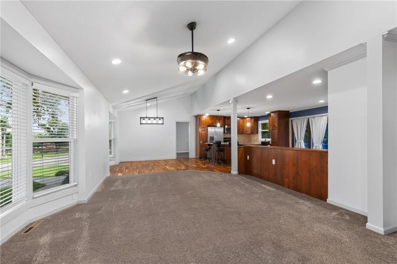 9921 67th St, Merriam, KS 66203
