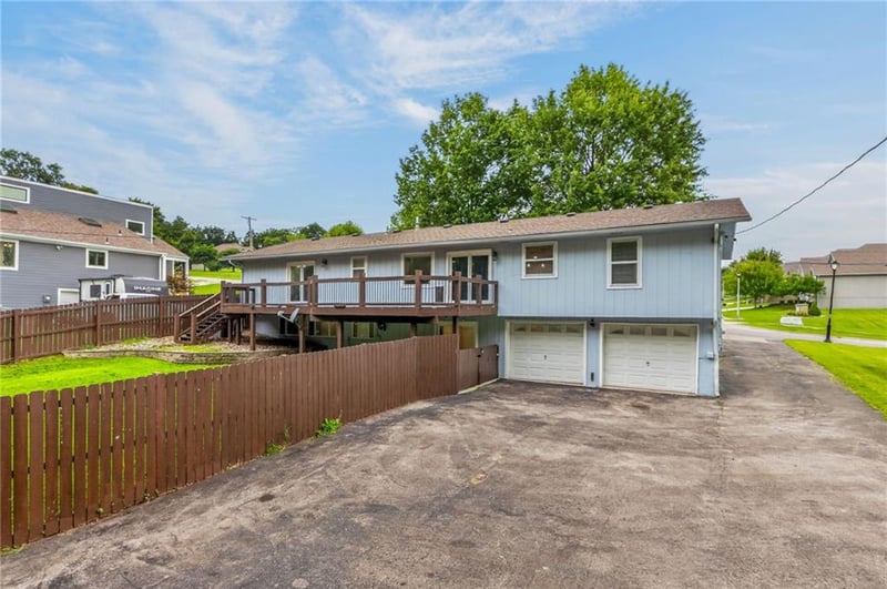 9921 67th St, Merriam, KS 66203