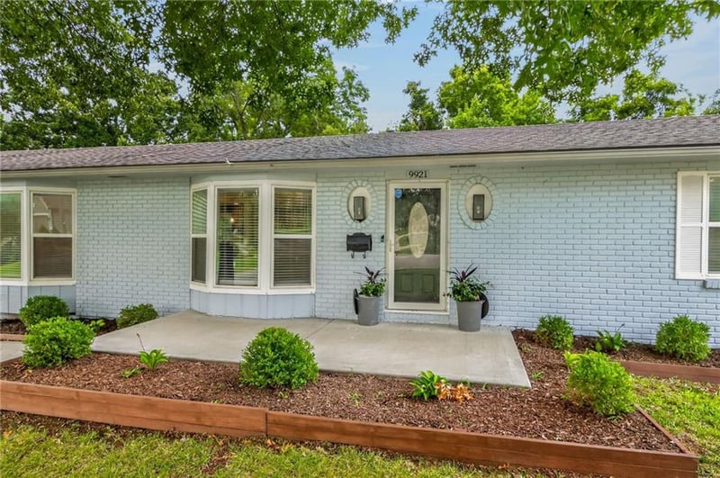 9921 67th St, Merriam, KS 66203