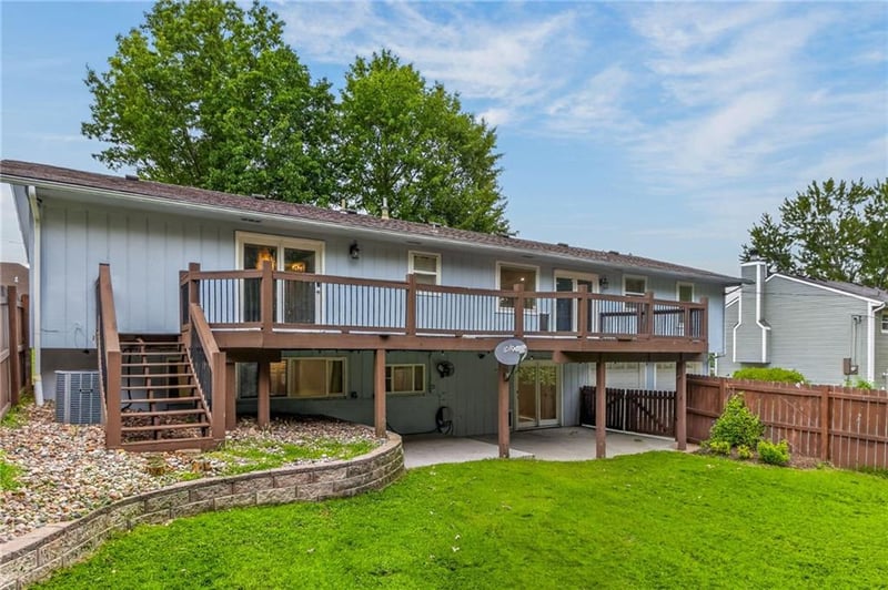 9921 67th St, Merriam, KS 66203