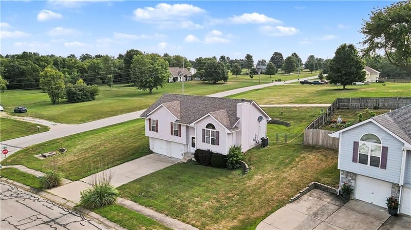 18713 Primrose St, Smithville, MO 64089