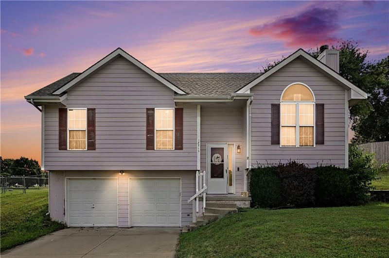 18713 Primrose St, Smithville, MO 64089