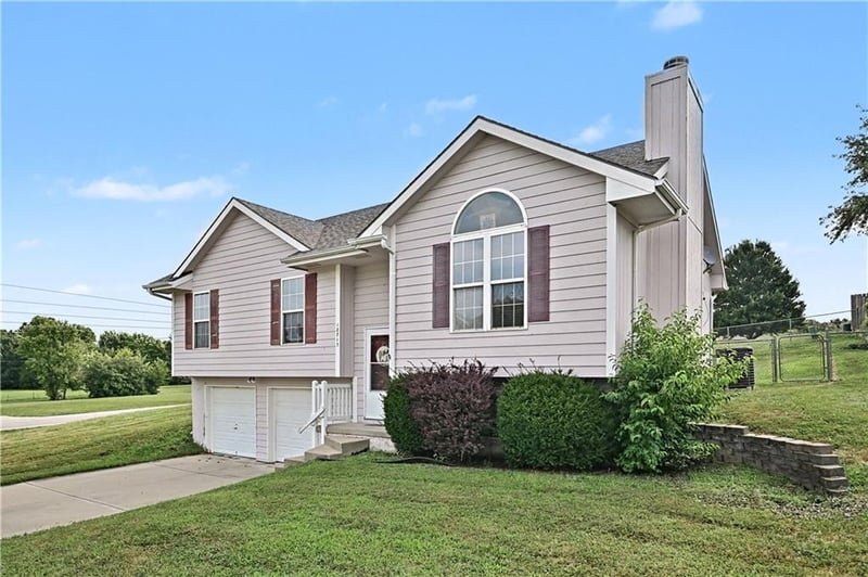 18713 Primrose St, Smithville, MO 64089