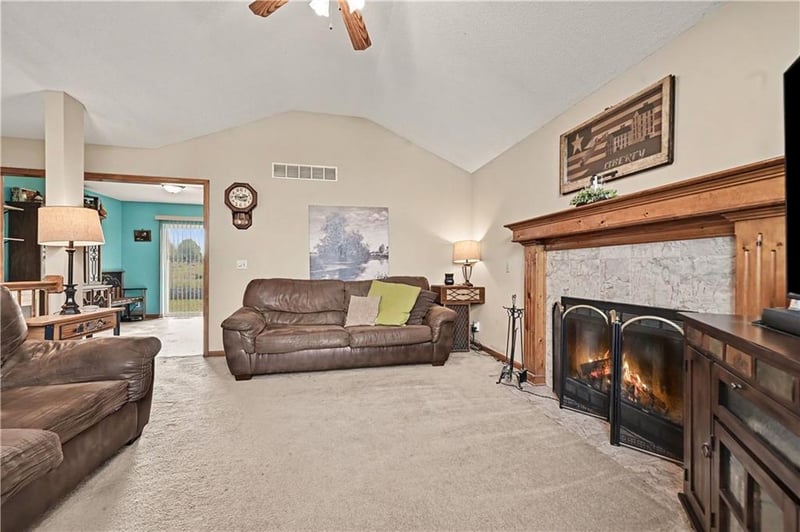 18713 Primrose St, Smithville, MO 64089