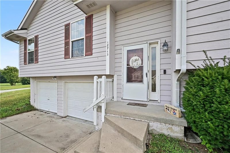 18713 Primrose St, Smithville, MO 64089