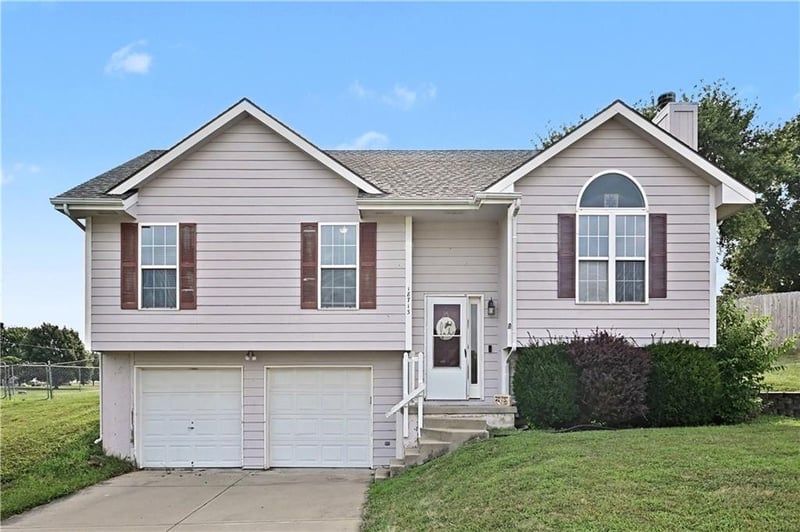 18713 Primrose St, Smithville, MO 64089
