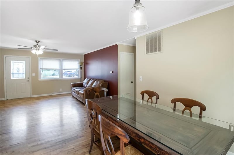 301 3rd St, Altamont, KS 67330